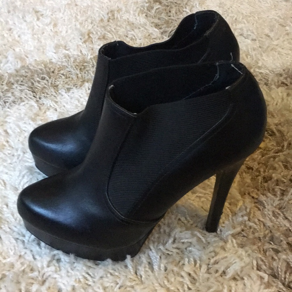 Black High-heeled Bootie